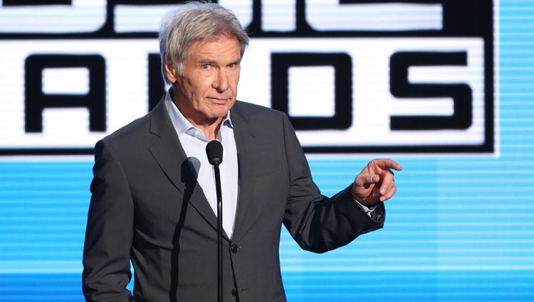 Harrison Ford en el escenario de los American Music Awards 2015