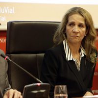 La Infanta Elena en la clausura de un debate sobre educación vial