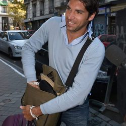 Cayetano Rivera vuelve a Madrid tras su luna de miel con Eva González