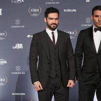 Miguel Ángel Silvestre y Alfonso Herrera en los Premios Fénix 2015