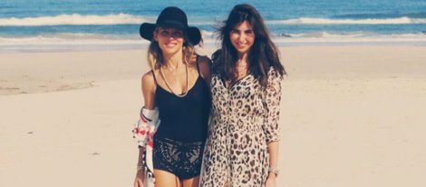 Elsa Pataky con su amiga Ana Suárez de Lezo en la playa de Australia