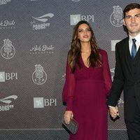 Iker Casillas y Sara Carbonero en la entrega de los Premios Dragones de Oro 2015