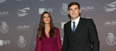 Iker Casillas y Sara Carbonero en la entrega de los Premios Dragones de Oro 2015