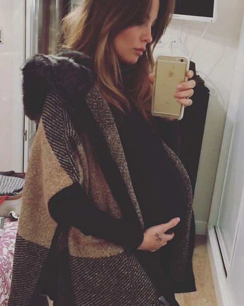 Jessica Bueno en su sexto mes de embarazo