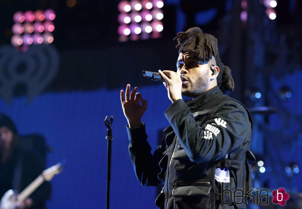 The Weeknd durante su actuación en el Jingle Ball Tour 2015 en Los Angeles