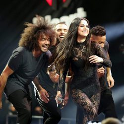 Selena Gomez actuando en el Jingle Ball Tour 2015 en Los Angeles