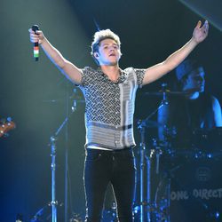 Niall Horan actuando en el Jingle Ball Tour 2015 en Los Angeles