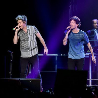 Niall Horan y Louis Tomlinson actuando en el Jingle Ball Tour 2015 en Los Angeles