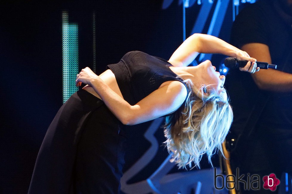 Ellie Goulding durante su actuación en el Jingle Ball Tour 2015 en Los Angeles