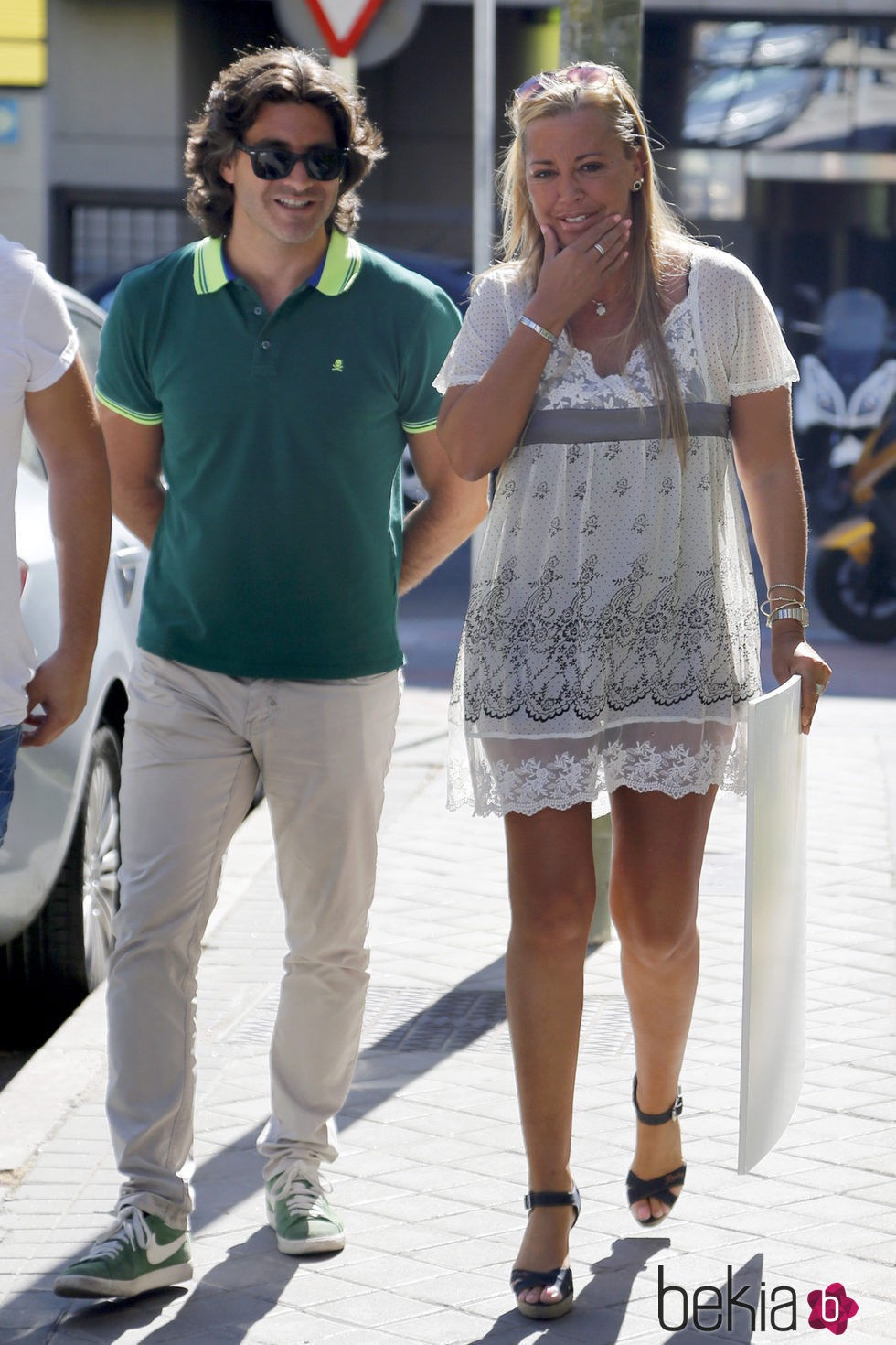 Belén Esteban y Toño Sanchís caminando por las calles de Madrid