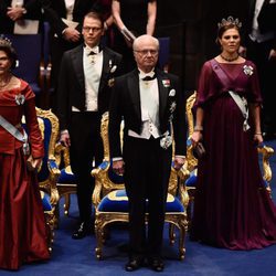 Los Reyes y los Príncipes Victoria y Daniel de Suecia en los Premios Nobel 2015