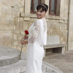 Beatriz Rico luciendo su vestido de novia antes de casarse con Rubén Ramírez