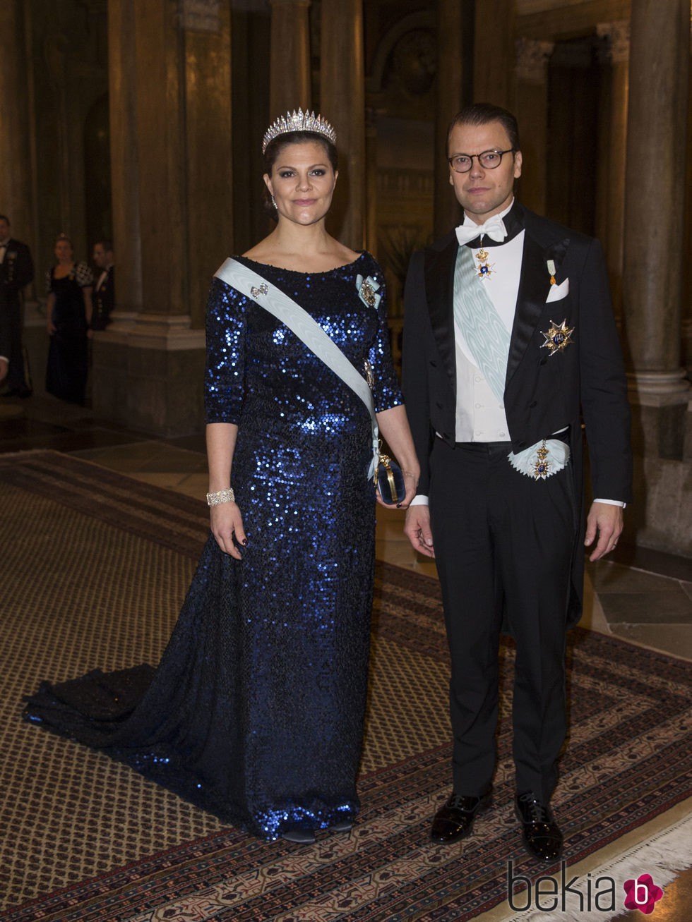 Princesa Victoria de Suecia y el Príncipe Daniel de Suecia en la gala a los premiados del Nobel 2015