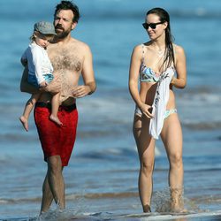 Olivia Wilde y Jason Sudeikis, unos orgullosos papás disfrutando de una jornada de playa con Otis