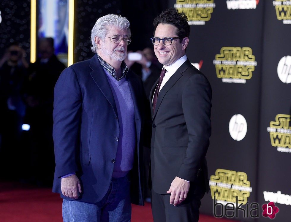 J.J Abrams y George Lucas en la premiere de 'Star Wars: El Despertar de la Fuerza' en Los Ángeles