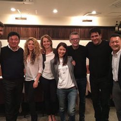Gerard Piqué, Shakira, Joan Piqué, Montserrat Bernabéu y Tonino en Japón