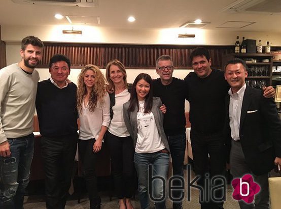 Gerard Piqué, Shakira, Joan Piqué, Montserrat Bernabéu y Tonino en Japón