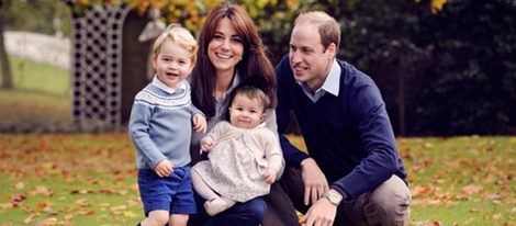 El Príncipe Guillermo y Kate Middleton felicitan la Navidad 2015 con sus hijos Jorge y Carlota