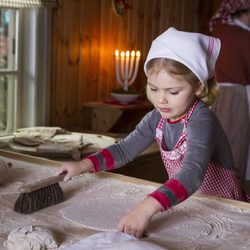 Estela de Suecia hace pan para felicitar la Navidad 2015