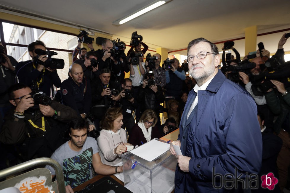 Mariano Rajoy vota en las elecciones generales del 20 de diciembre
