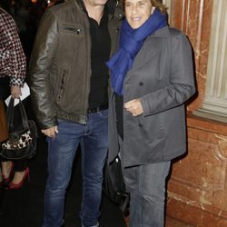 Gustavo González y Chelo García Cortés en el estreno de 'Iba en serio'