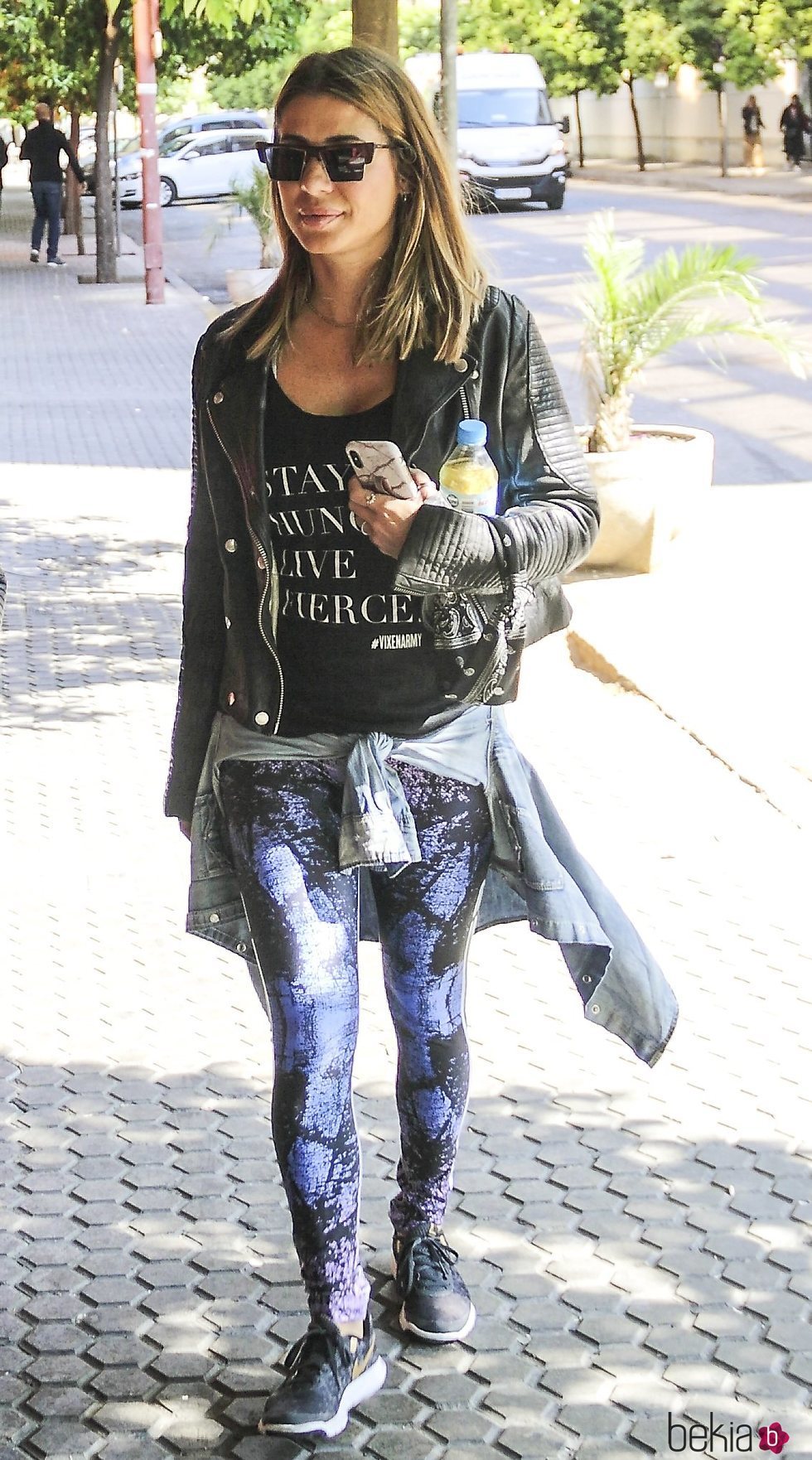 Elena Tablada dando un paseo por Sevilla