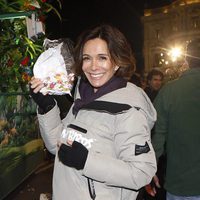 Lydia Bosch repartiendo caramelos en la Cabalgata de Reyes de Madrid 2016