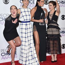 Ashley Benson, Lucy Hale, Troian Bellisario y Shay Mitchell en los People's Choice Awards 2016