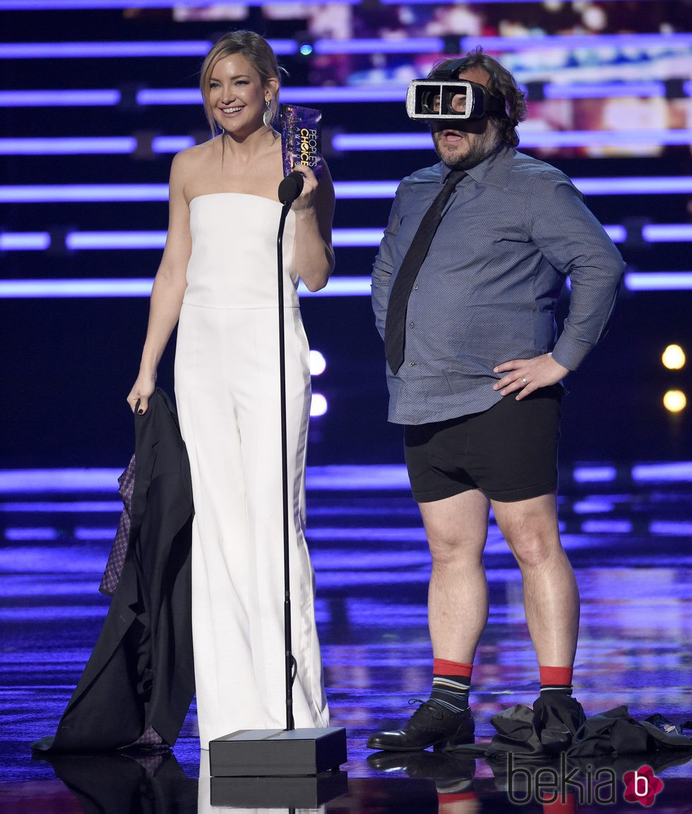 Kate Hudson junto a Jack Black en los People's Choice Awards 2016