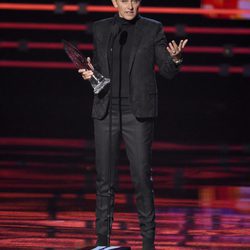 Ellen DeGeneres con su premio en los People's Choice Awards 2016