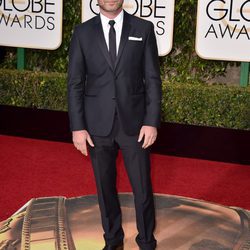 Liev Schreiber en la alfombra roja de los Globos de Oro 2016