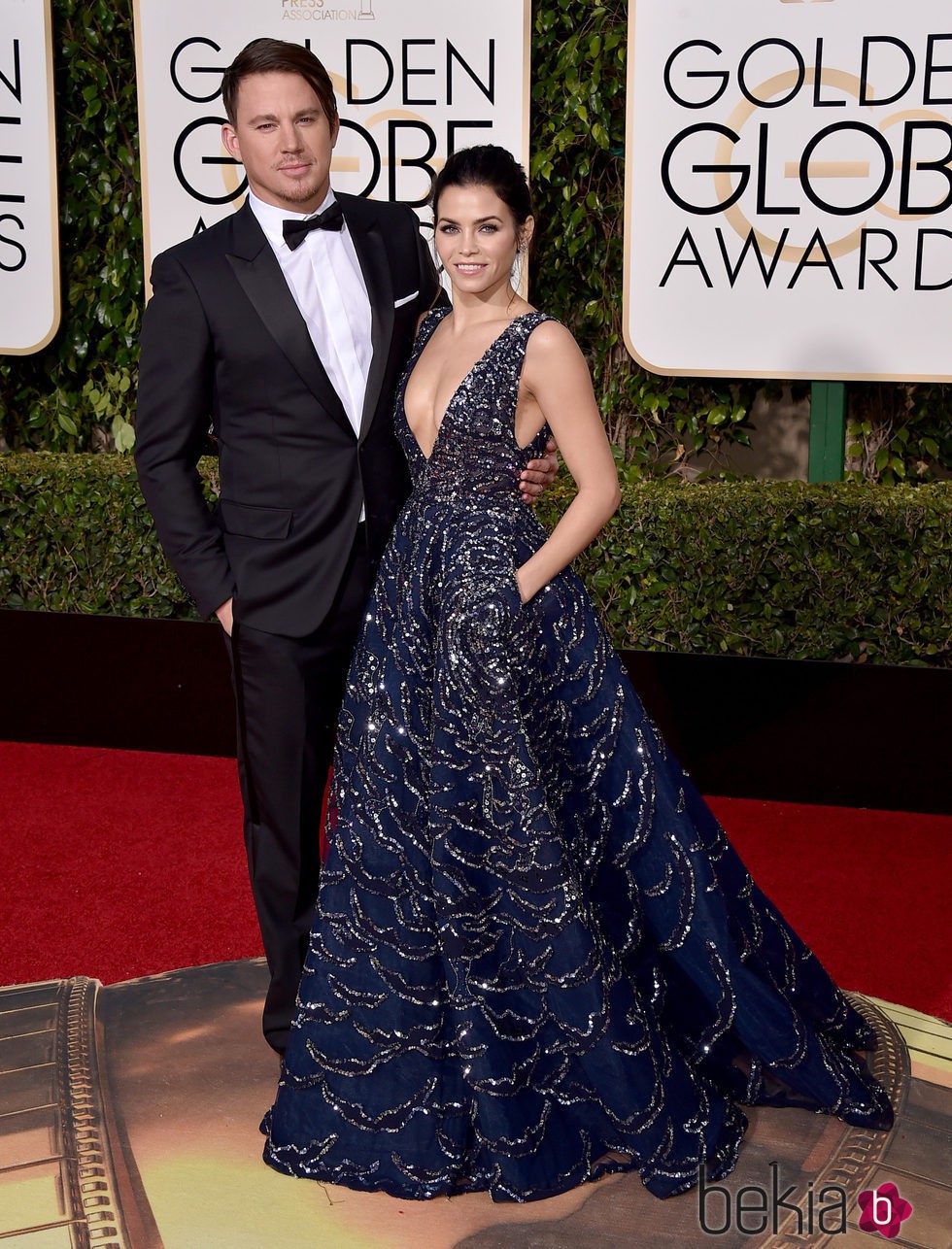Channing Tatum y su mujer Jenna Dewan Tatum en la alfombra roja de los Globos de Oro 2016