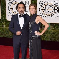 Alejandro G. Iñarritu y María Eladia Hagerman en la alfombra roja de los Globos de Oro 2016