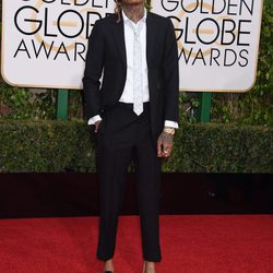 Wiz Khalifa en la alfombra roja de los Globos de Oro 2016