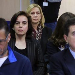 La Infanta Cristina y Ana María Tejeiro en el interior del juicio por el Caso Nóos