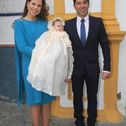 Pastora Soler y Francis Viñolo bautizan a su hija Estrella en Sevilla