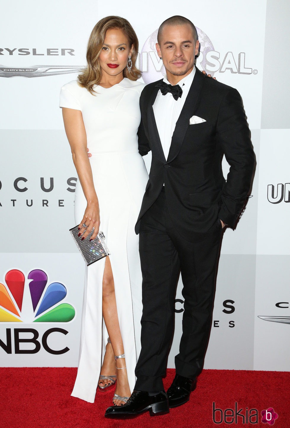 Jennifer Lopez y Casper Smart en la fiesta de NBC tras la entrega de los Globos de Oro 2016