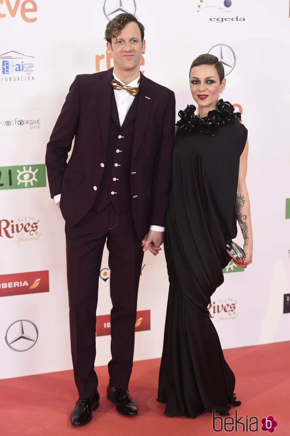 Edu Soto y su pareja en los Premios José María Forqué 2016