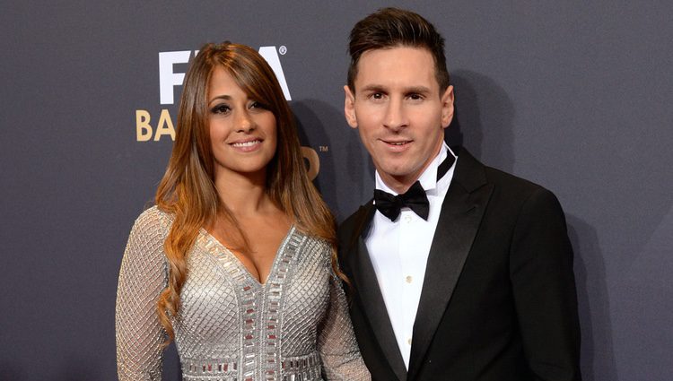 Leo Messi y Antonella Roccuzzo en la entrega del Balón de Oro 2015