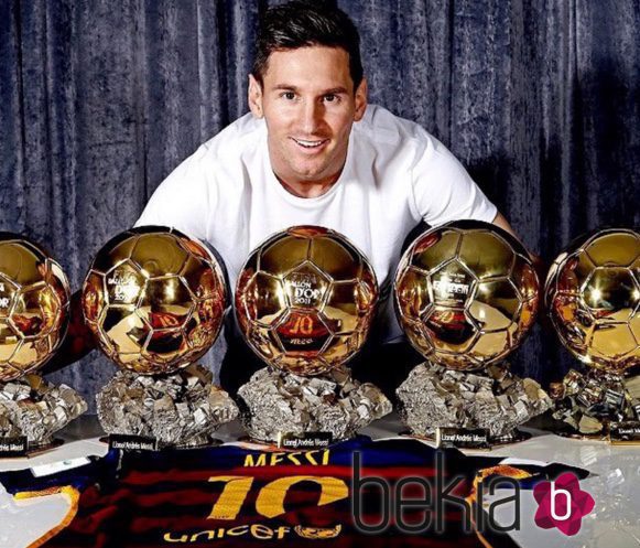 Leo Messi con sus 5 balones de oro