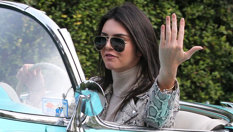 Kendall Jenner, enfadada al volante