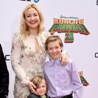 Kate Hudson con sus hijos Bingham Hawn y Ryder Robinson en el estreno de 'Kung Fu Panda 3'