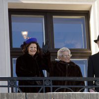 Carlos Gustavo y Silvia de Suecia, Astrid de Noruega y Margarita de Dinamarca en las celebraciones por el 25 aniversario del reinado de Harald de Noruega