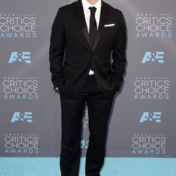 Bradley James en los Critics' Choice Awards 2016