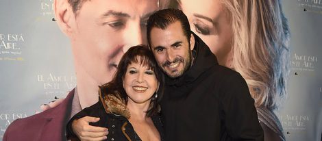 Loles León y Emiliano Suárez en el estreno de la obra 'El amor está en el aire'