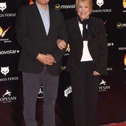 Javier Sardá y Rosa María Sardá en la alfombra roja de los Premios Feroz 2016