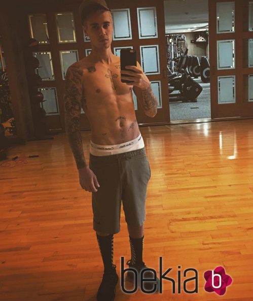 Justin Bieber presume de abdominales tras su entrenamiento