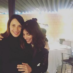Bárbara Goenaga luce embarazo junto a Maribel Verdú