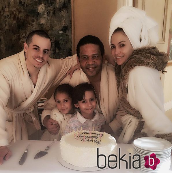Jennifer Lopez celebrando el cumpleaños de Benny Medina