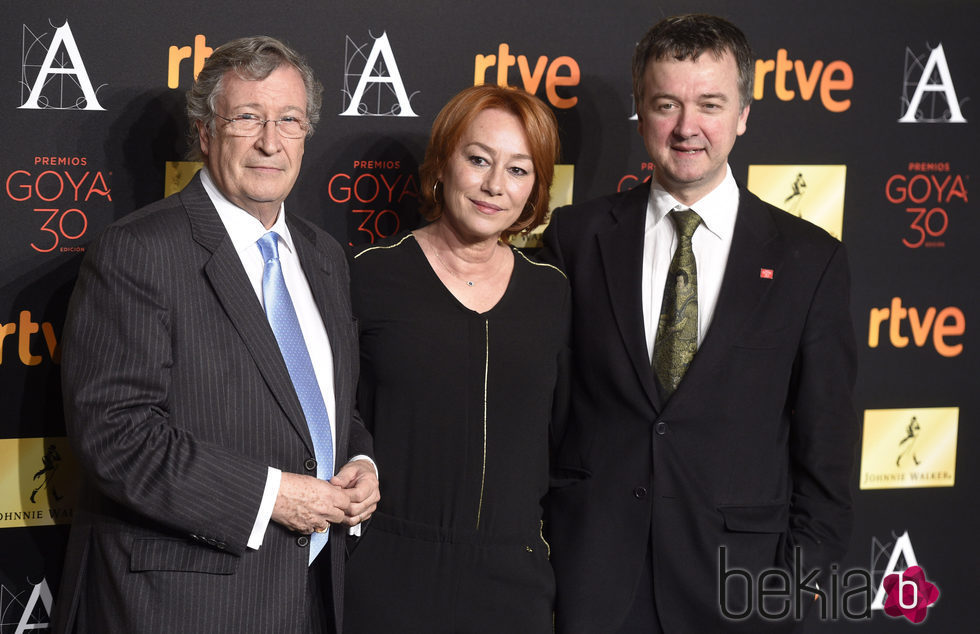 Gracia Querejeta con Porfirio Enríquez y Edmon Roch en la cena de los nominados a los Premios Goya 2016